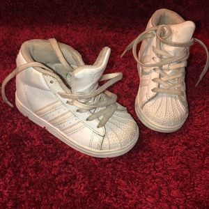 Size 7 BOYS sneaker